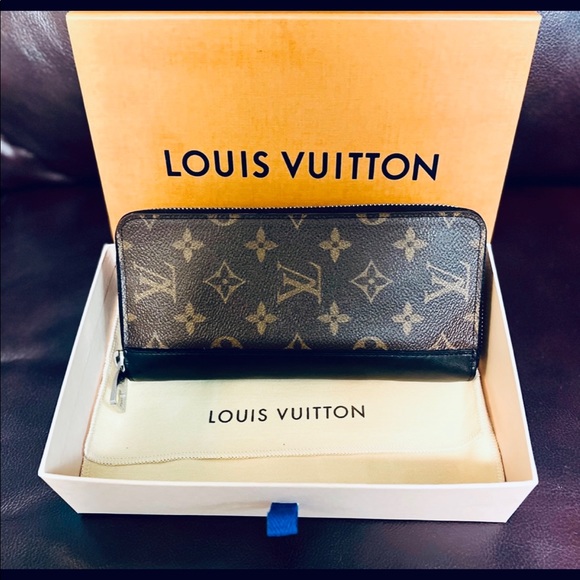 Louis Vuitton Other - 💯❤️ Louis Vuitton Macassar Zipper wallet